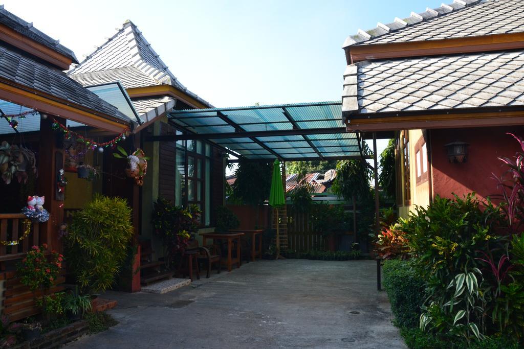 Huen Kham Kong Guesthouse Mae Sariang Exterior foto