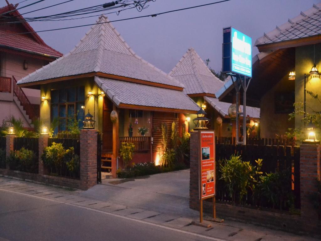 Huen Kham Kong Guesthouse Mae Sariang Exterior foto