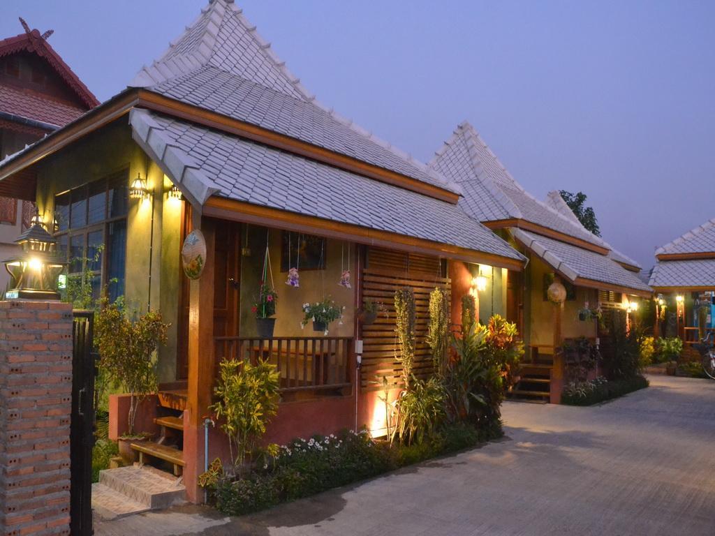 Huen Kham Kong Guesthouse Mae Sariang Exterior foto