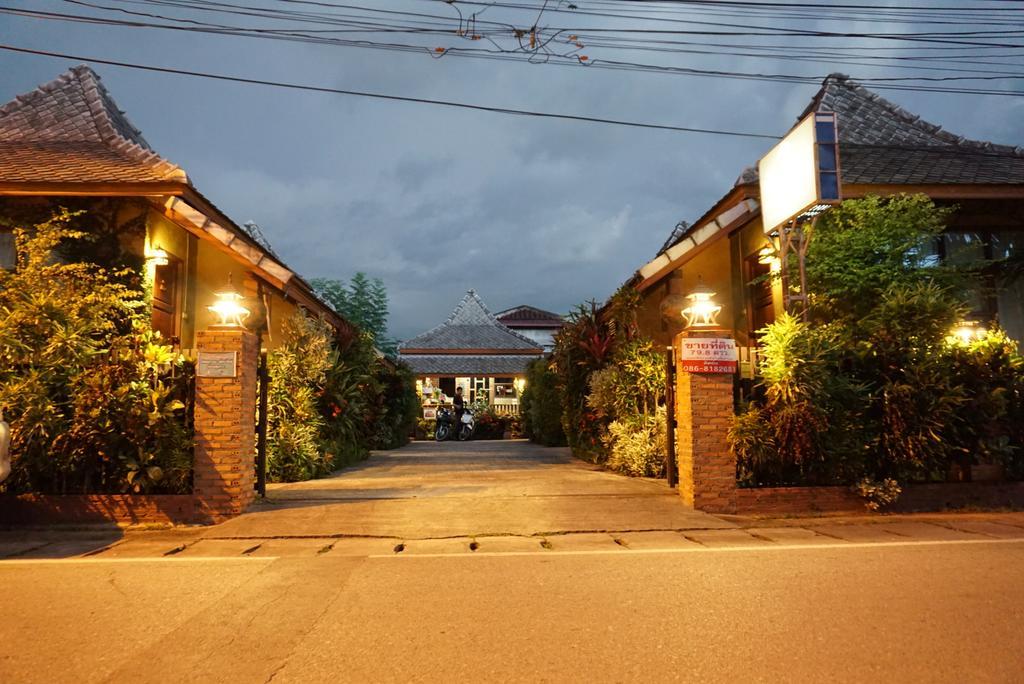 Huen Kham Kong Guesthouse Mae Sariang Exterior foto