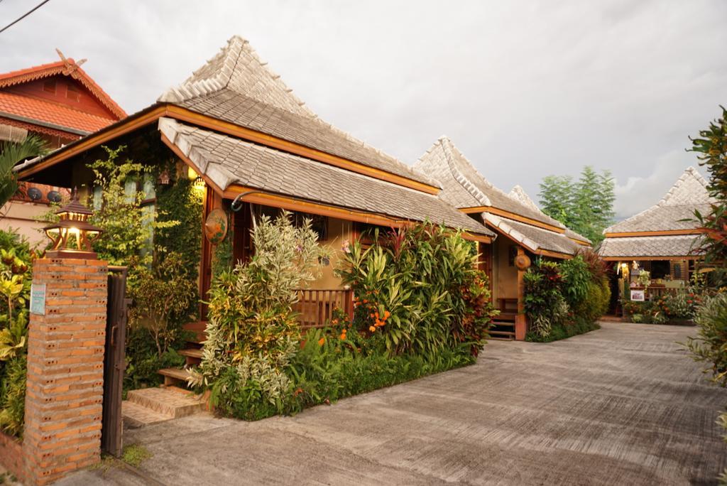 Huen Kham Kong Guesthouse Mae Sariang Exterior foto