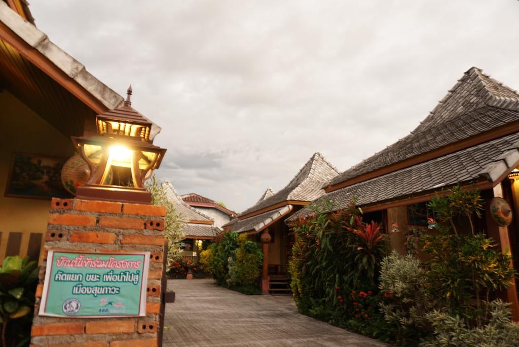 Huen Kham Kong Guesthouse Mae Sariang Exterior foto