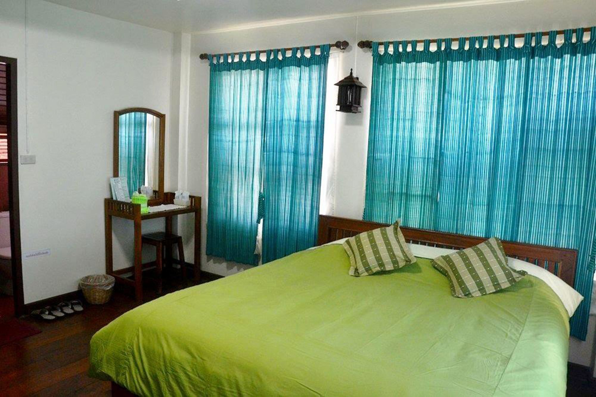 Huen Kham Kong Guesthouse Mae Sariang Exterior foto